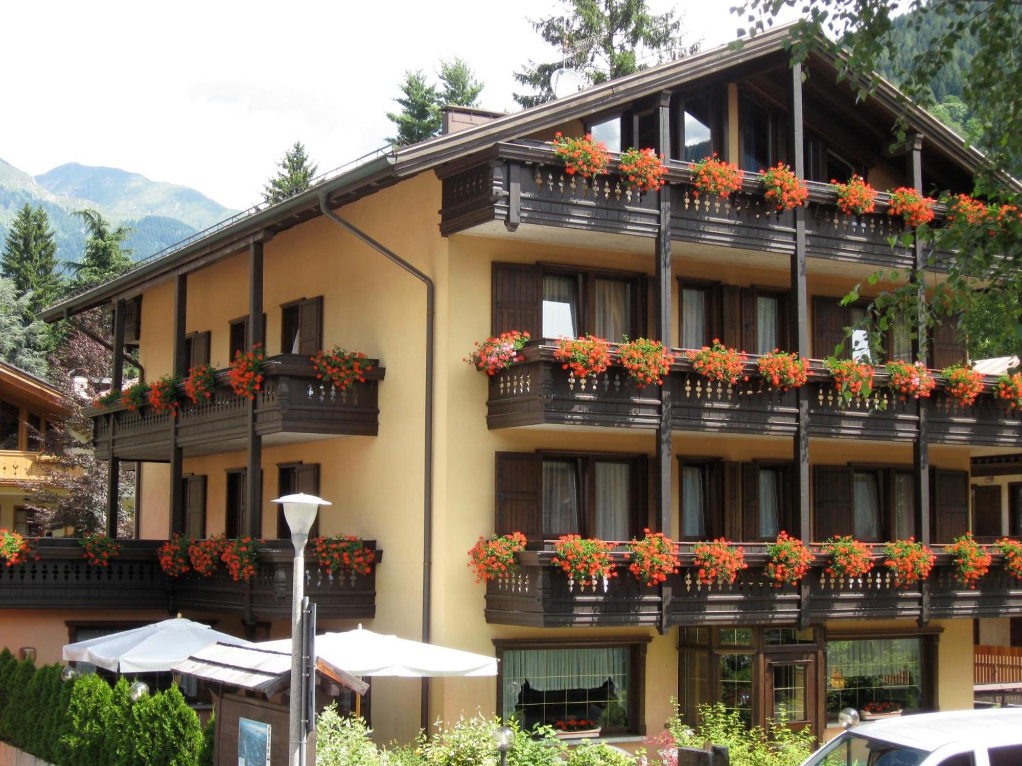 Hotel Binelli Pinzolo Exterior foto
