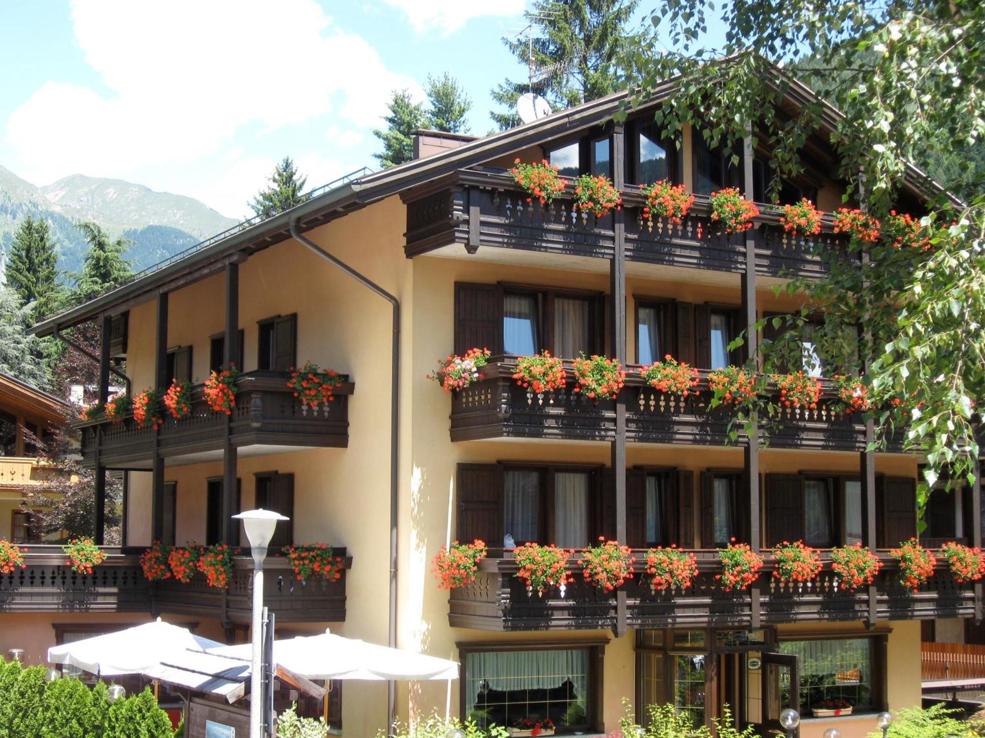 Hotel Binelli Pinzolo Exterior foto